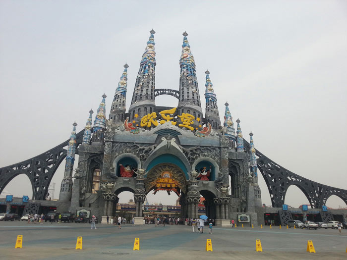 GRC構(gòu)件廠(chǎng)家材料制作的吊頂有哪些需要注意的？